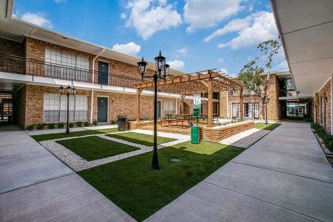 Bellaire Oaks Apartments