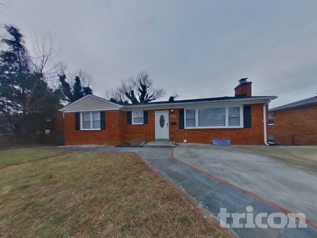 Building Photo - 2000 Gaither St