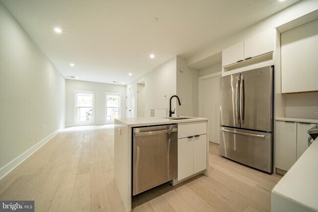 Building Photo - 1117 24th St NW Unit 8 Rental