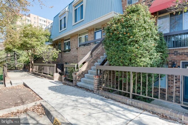 Photo - 1775 S Hayes St