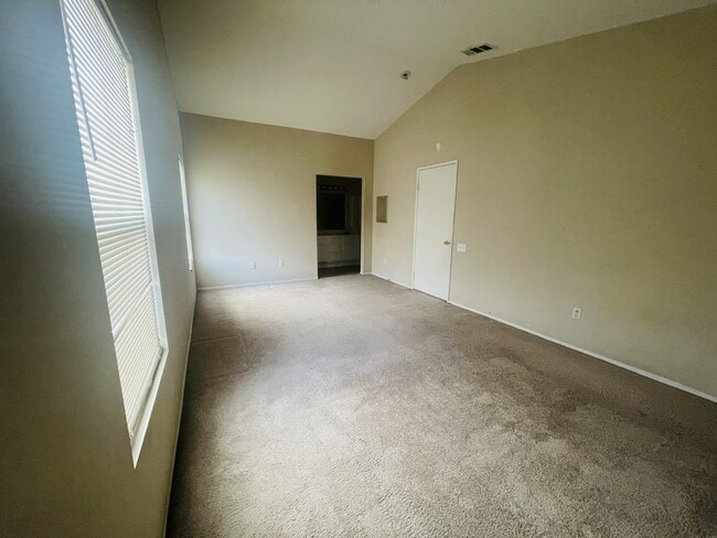 Photo - 1439 Avena Way
