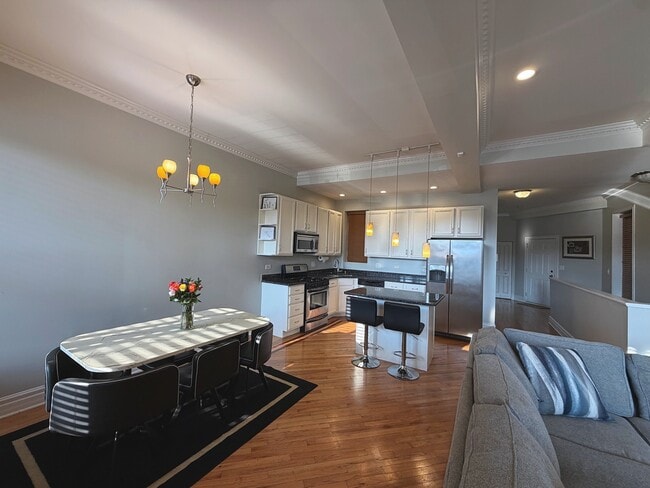 Photo - 4852 S Prairie Ave Unidad 1B