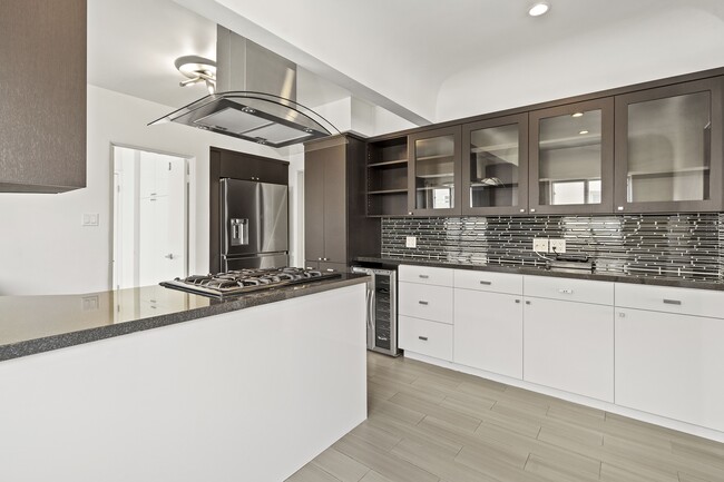 Building Photo - 7930 W 4th St Unit 7930