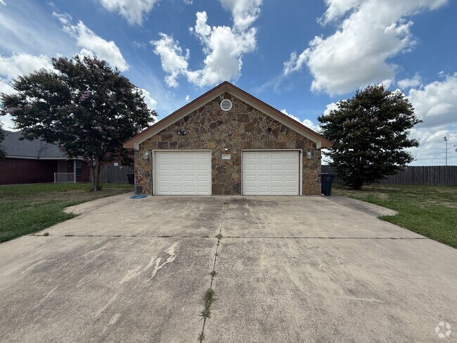 Building Photo - COMING SOON! Unit 5100 Heather Lane - B Rental