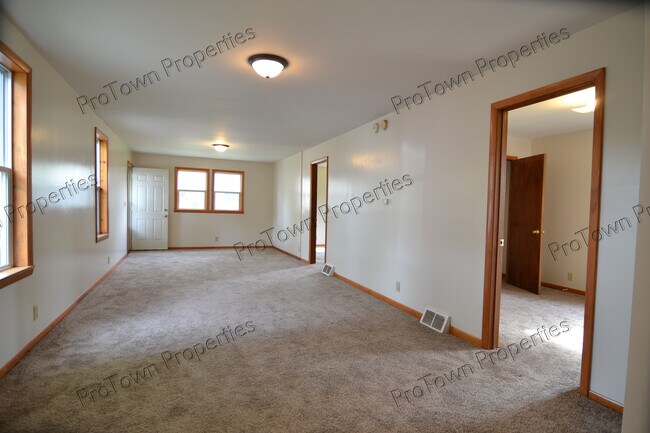 Photo - 106 Bowen Pl