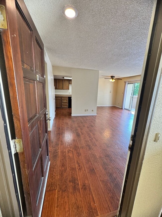 Building Photo - 1 Bed/1 Bath in Gated Community Condo Unit 88