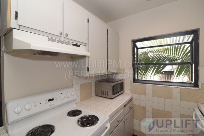 Photo - 2-bedroom, 2-bathroom home in a gated comm... Unidad 14