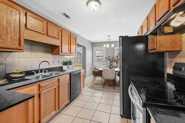 Photo - Beautiful Spacious Home w/ Community Clubhouse and Pool!