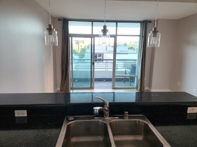 Photo - 425 W Beech St Unit 517