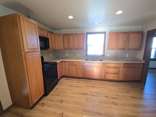 Photo - 3BR Eureka home offers remodeled interior, large yard and outbuildings!