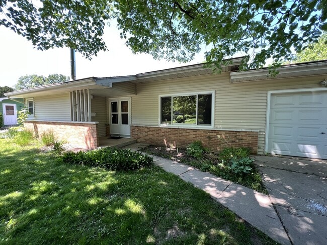 Building Photo - 5014 Manor Cross