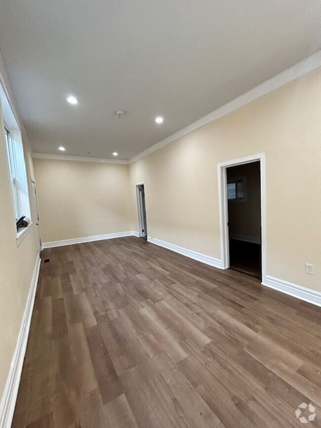 Building Photo - 3653 S Hermitage Ave Unit 3653-1R Rental