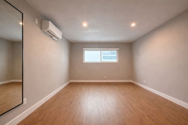 Photo - 1307 Tamarind Ave