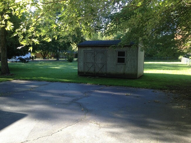 Photo - 512 Layne St
