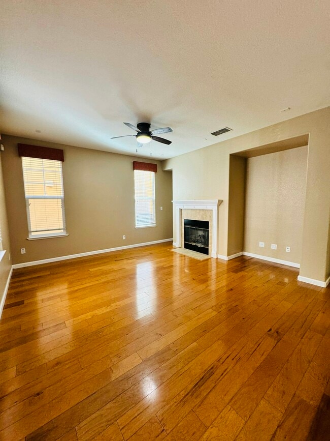 Photo - 127 W Invitar Ln