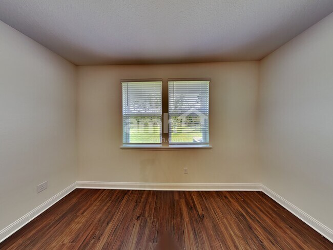 Photo - 329 Banyan Frst Dr