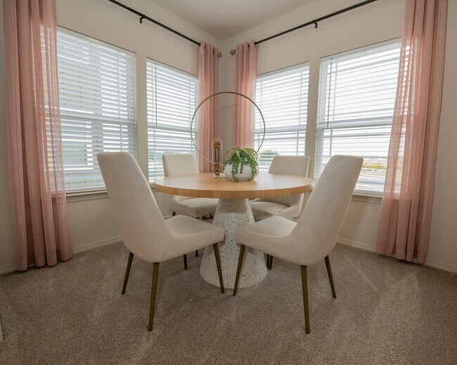 97 North Oak Apartments Kansas City, MO