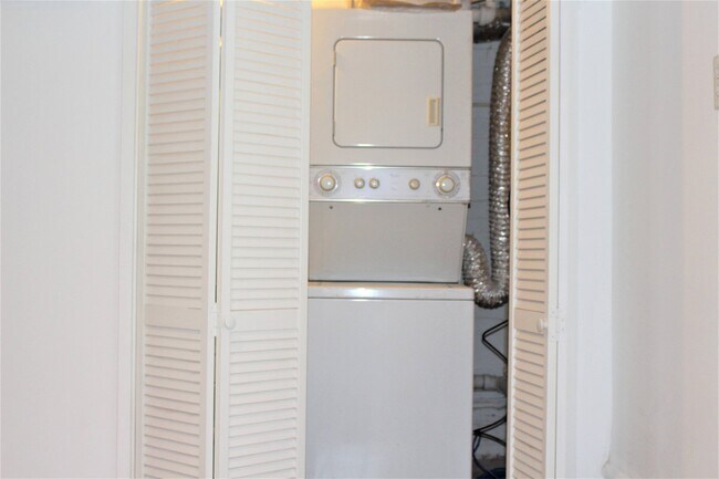 Photo - 1318 Corbin Pl NE Unit B