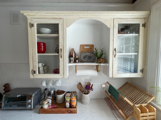 Photo - Exquisite lofted studio