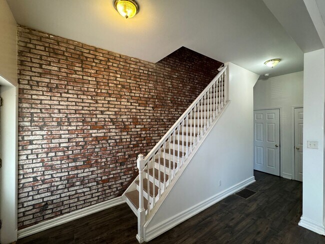 Photo - 2027 Russell Blvd Unit Front