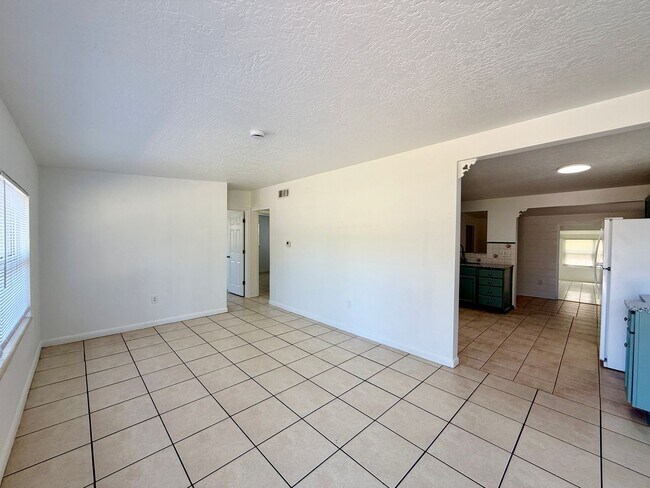Photo - Four Bedroom Bradenton Rental - Large Yard