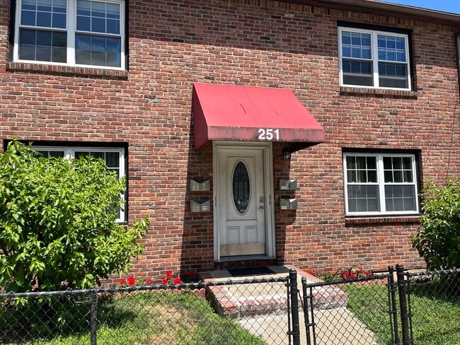 Building Photo - 251 Faneuil St Unit 3