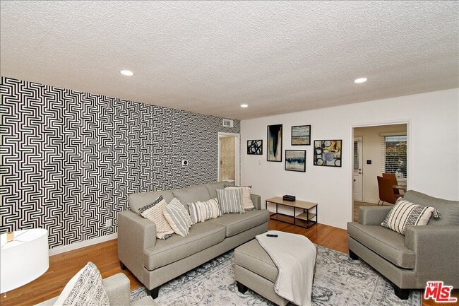 Photo - 2224 W Imperial Hwy Unidad One