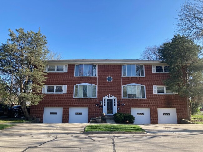 Building Photo - 801 S La Grange Rd Unit 1W