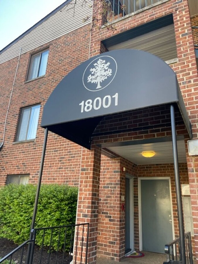 SPACIOUS CONDO IN FARMINGDALE - SPACIOUS CONDO IN FARMINGDALE