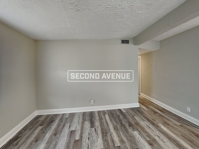 Photo - 4144 Katanga Dr N