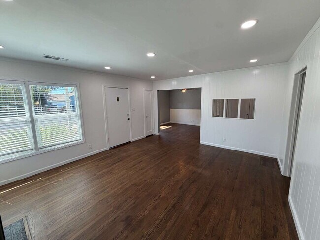 Photo - 2261 Hickory Dr
