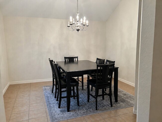 Photo - 1122 Hayworth Ave