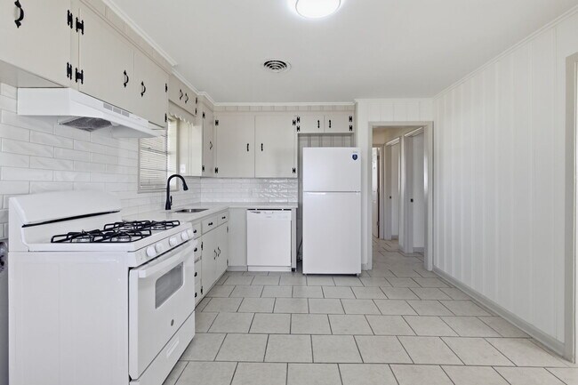 Photo - 628 Urban St