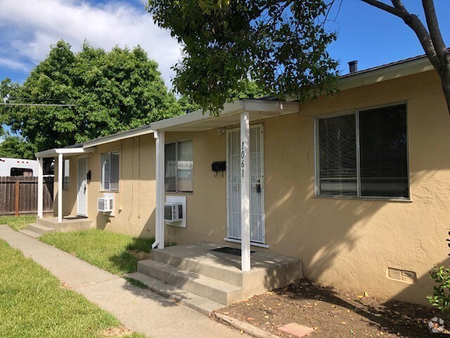 Building Photo - AVAILABLE NOW !!! NORTH VACAVILLE - E. MON... Rental