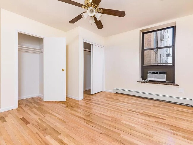 Photo - 14-17 31st Avenue