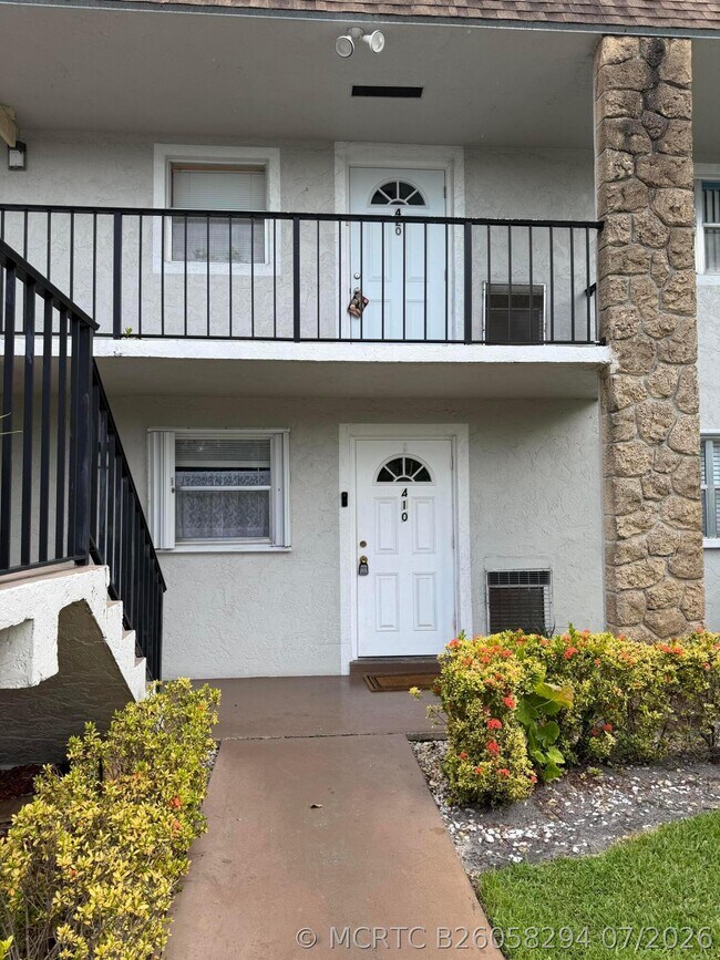 Building Photo - 9915 SW Sandalfoot Blvd Unit 410