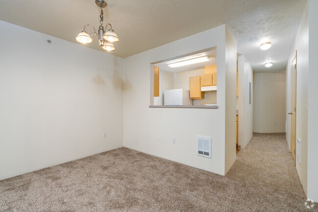 2BR, 2BA - 1075SF
