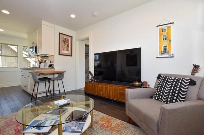 Charming 1 Bedroom Furnished Condo in NWX! - Charming 1 Bedroom Furnished Condo in NWX!