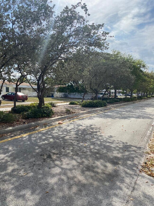 Photo - 481 NE 51st St