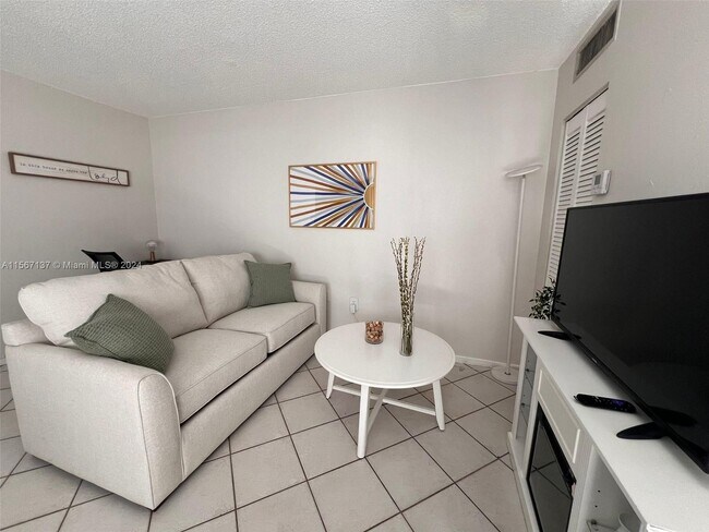 Photo - 753 Michigan Ave Unit 3C