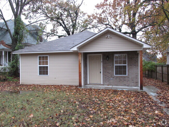 Building Photo - LJM-915 South 17th (A-B) Unit B Rental