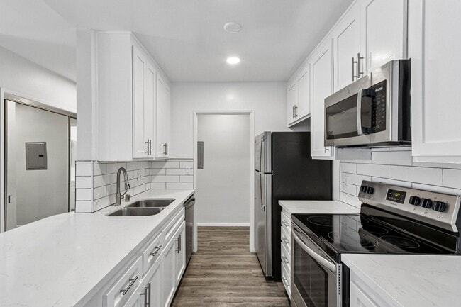Photo - 1635 North Martel Avenue