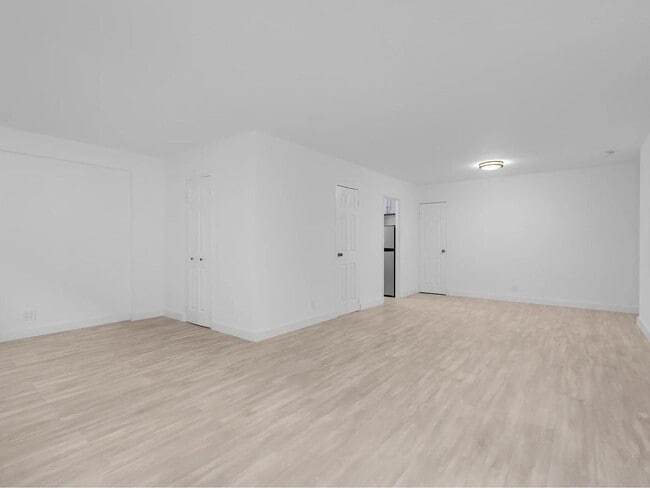 Photo - 321 E 48th St Unidad 4C