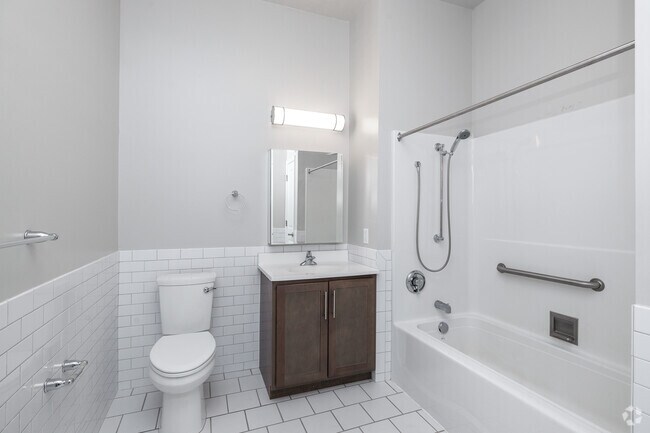 1BR, 1BA - 744SF - Bathroom