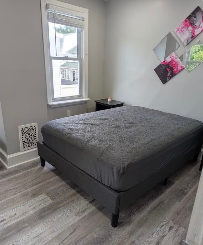 Photo - 229 Conover St