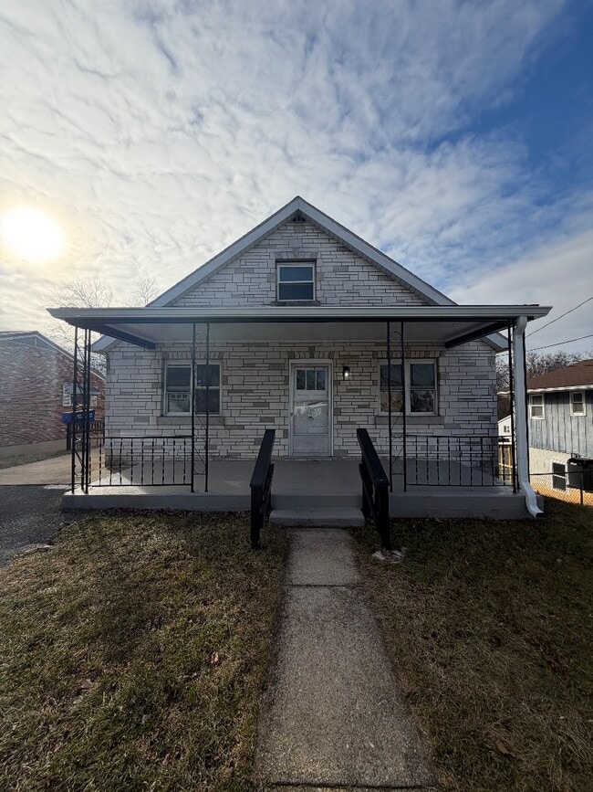 Building Photo - 5 E Green St