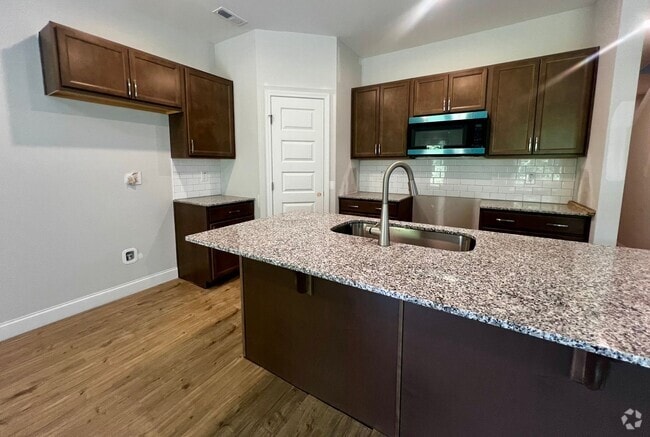 Building Photo - Move in Special* $500 Gift Card* 3 Bedroom... Rental