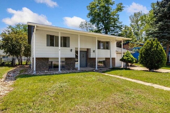 Building Photo - 4 bedroom house close to CSU