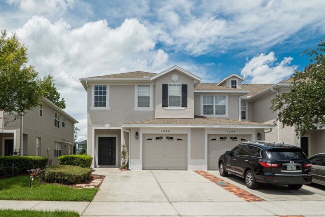 Building Photo - Beautiful 3/2.5 Townhome in gated communit...