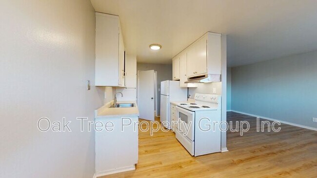 Photo - 3211 School St